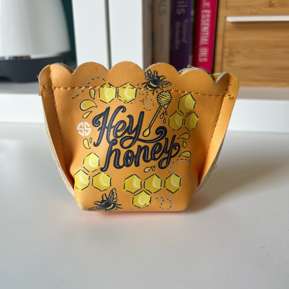 Simply Southern Honey Bee Clip on Pouch